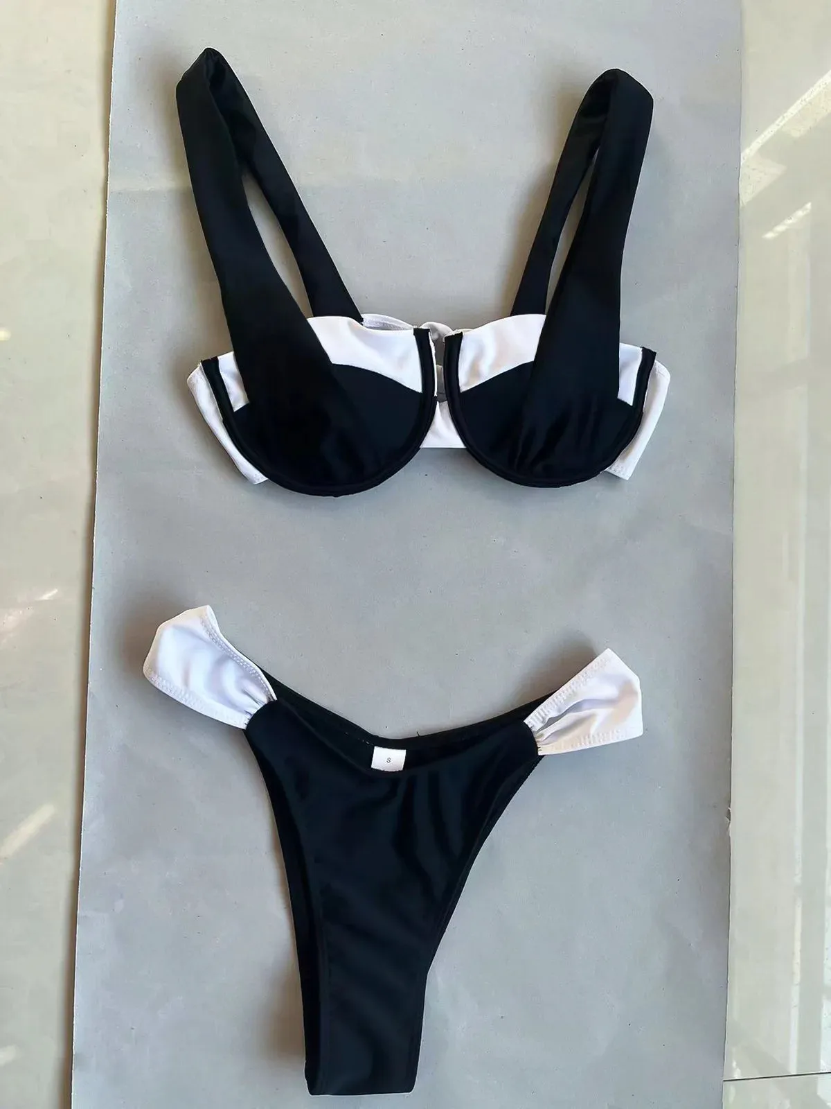 2024 New bathing suit black and white classical swim wear push up bikini swimwear women one piece swimsuit