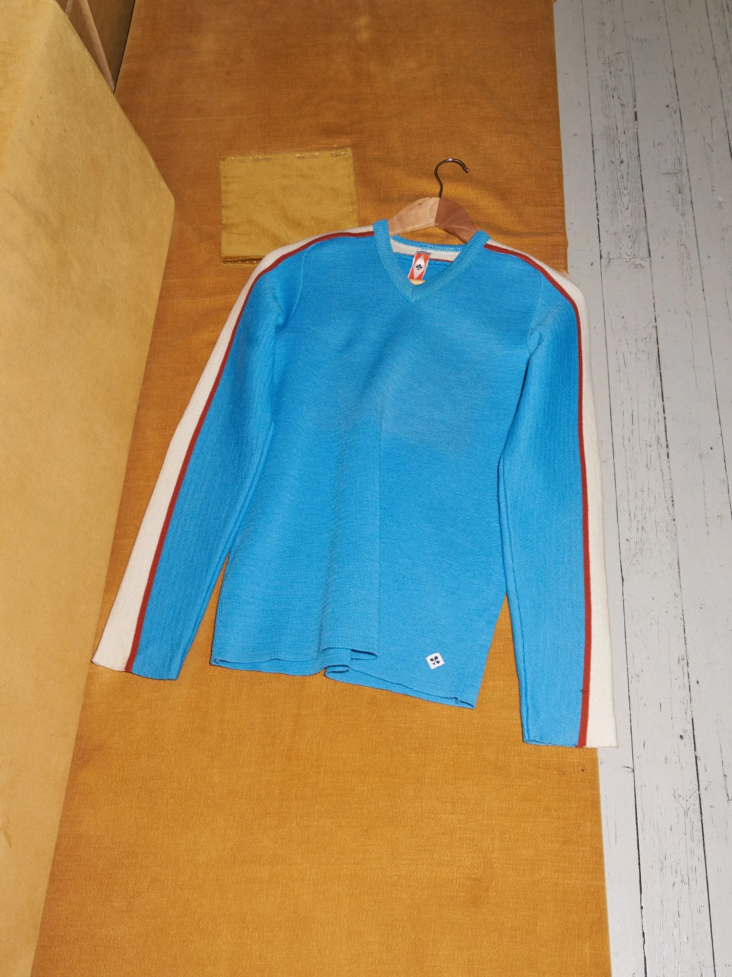 Christophe Lemaire 1990s blue wool v neck jumper with contrast sleeve - 1 XS