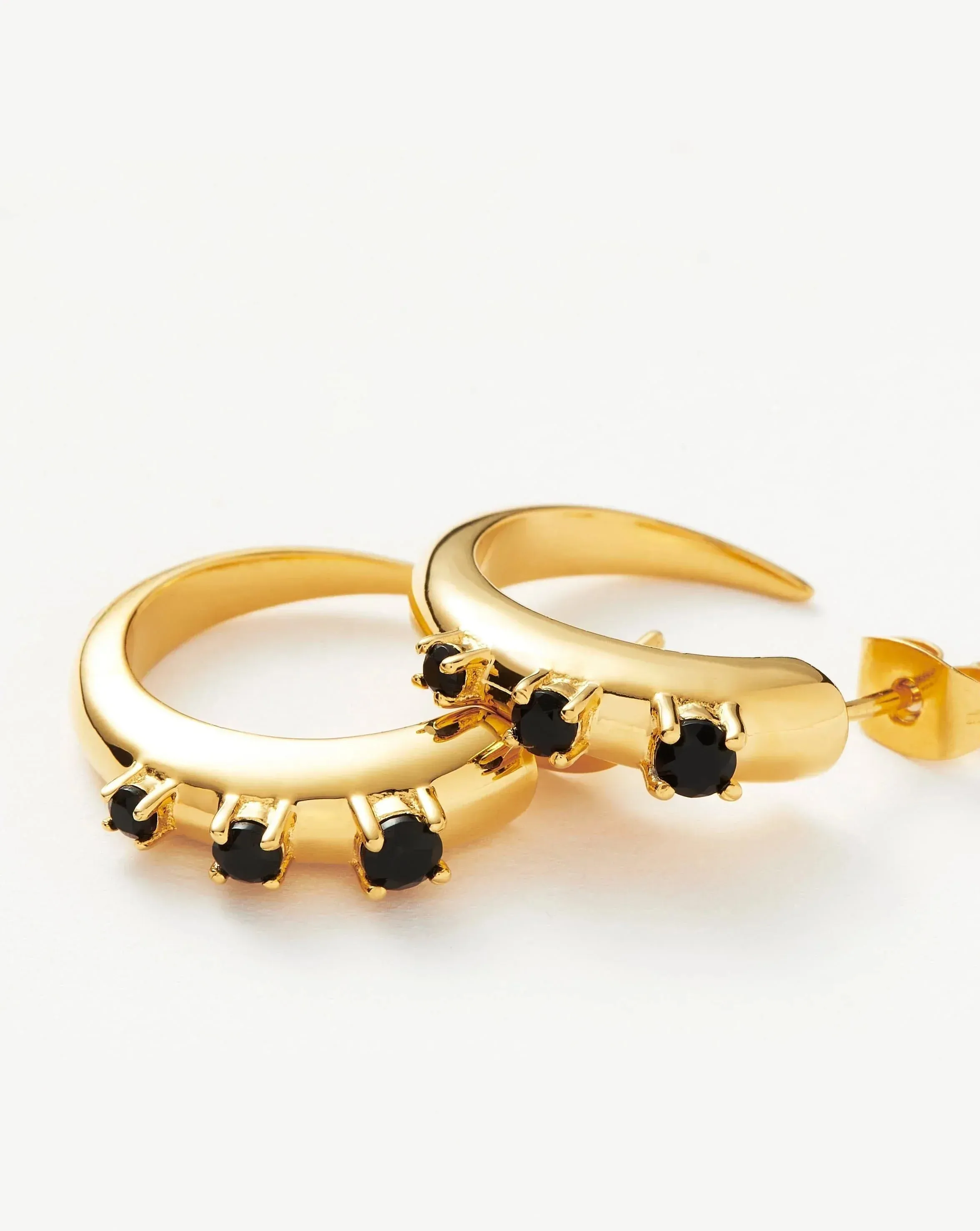 Medium Claw Studded Hoop Earrings